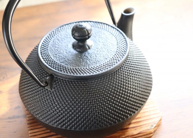 Nanbu Tekki cast iron teapot traditional Japanese ironware